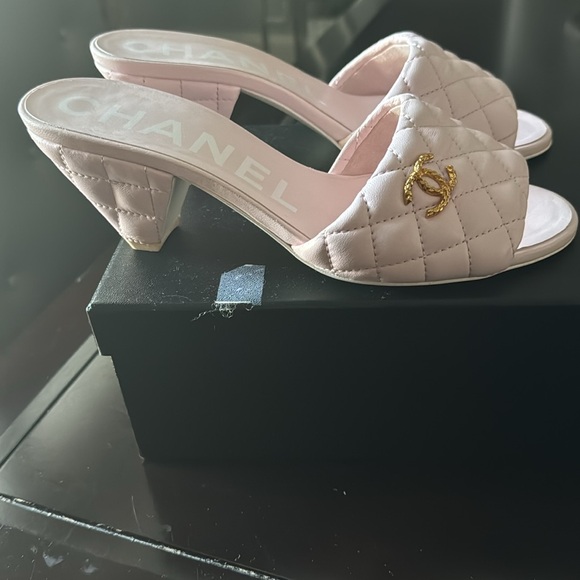 Chanel light pink  Mules 37.5 - Picture 6 of 8